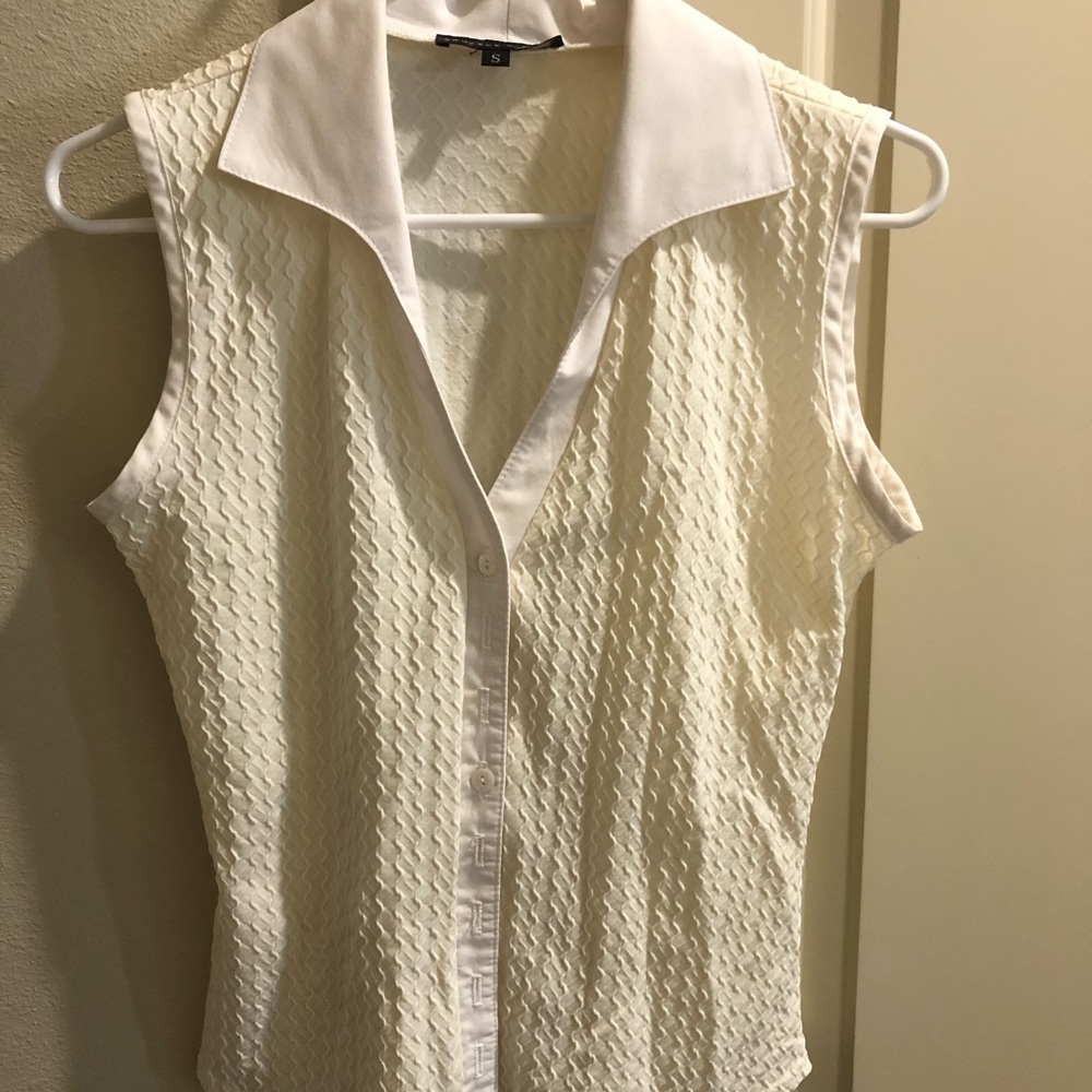 Ladies sleeveless, tailored blouse